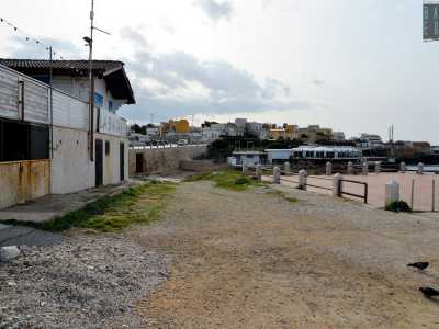 Mentre l� dove si trova oggi la Baita c�erano la reception, il bar e il ristorante a forma di nave. Quest�ultimo serviva un pasto completo alla cifra di cinquecento lire 